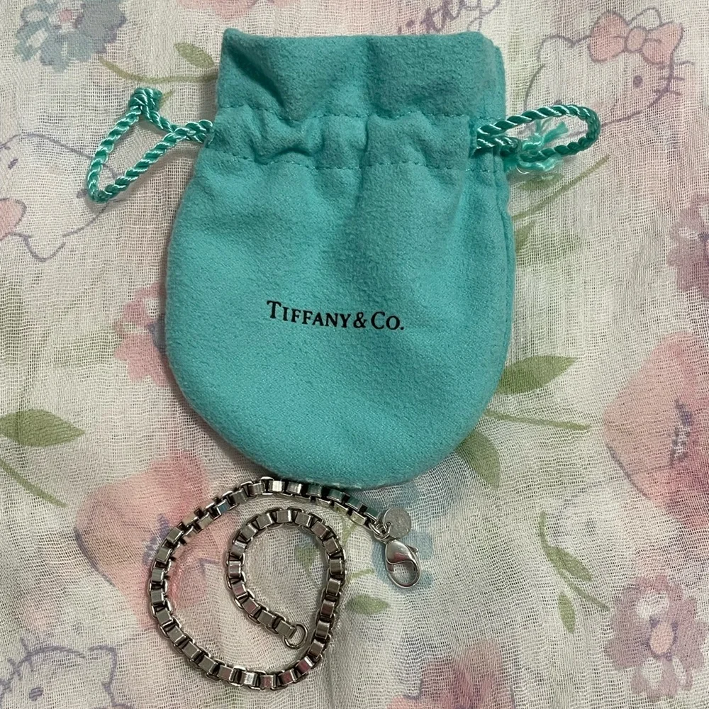 Tiffany & Co. Silver Chain Bracelet with Teal Pouch 7” - Picture 4 of 4